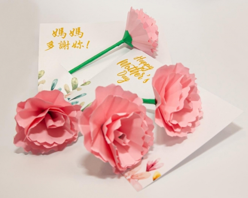 心意卡和紙花。