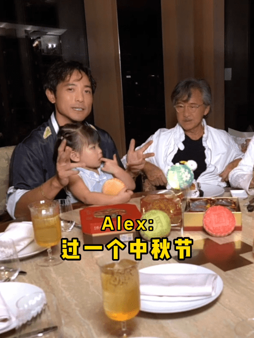 林子祥面對大孫女林明一臉寵溺。