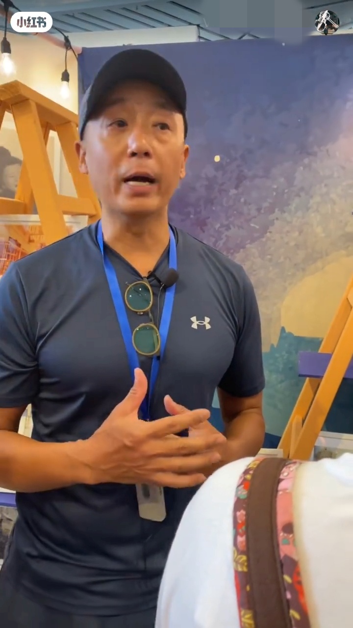 莫家堯雖然已轉行從商,但風采依然,舉手投足盡顯星味。 莫家堯雖然已轉行從商,但風采依然,舉手投足盡顯星味。
