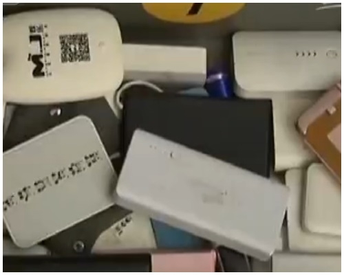 春運前5天,當局在托運行李中查獲的充電器數量達5112件,比往日增加約15%。央視網