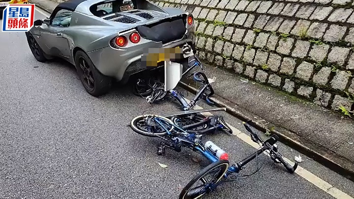 跑車在荃錦公路撞到兩單車。fb:車cam L(香港群組)