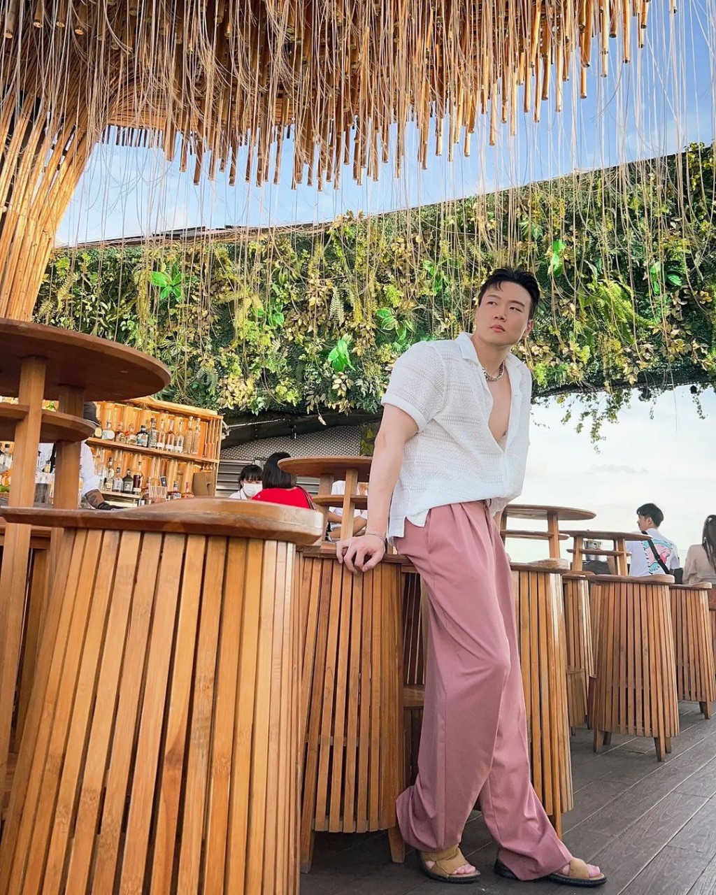 現年33歲。