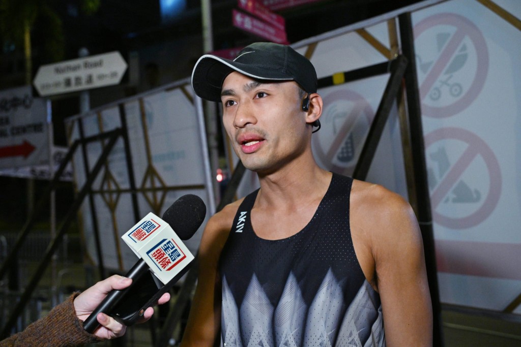 半馬參賽者鄒先生表示，會用平常心跑步，最期待過西隧後入中環的一段路。蘇正謙攝