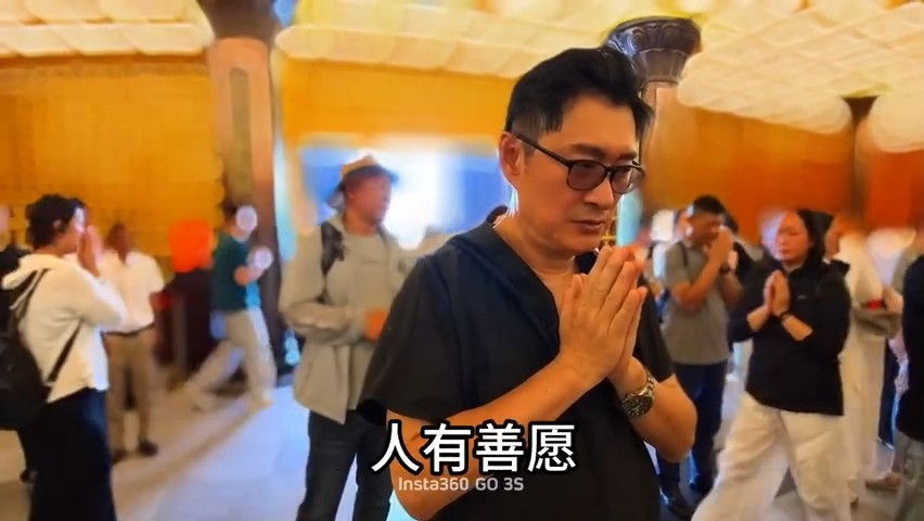 黃安拍片記錄自己在普陀山的經歷。 黃安拍片記錄自己在普陀山的經歷。