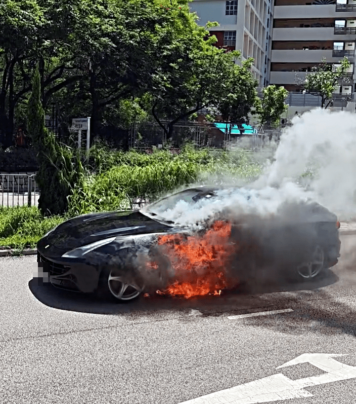 法拉利陷入火海。網圖