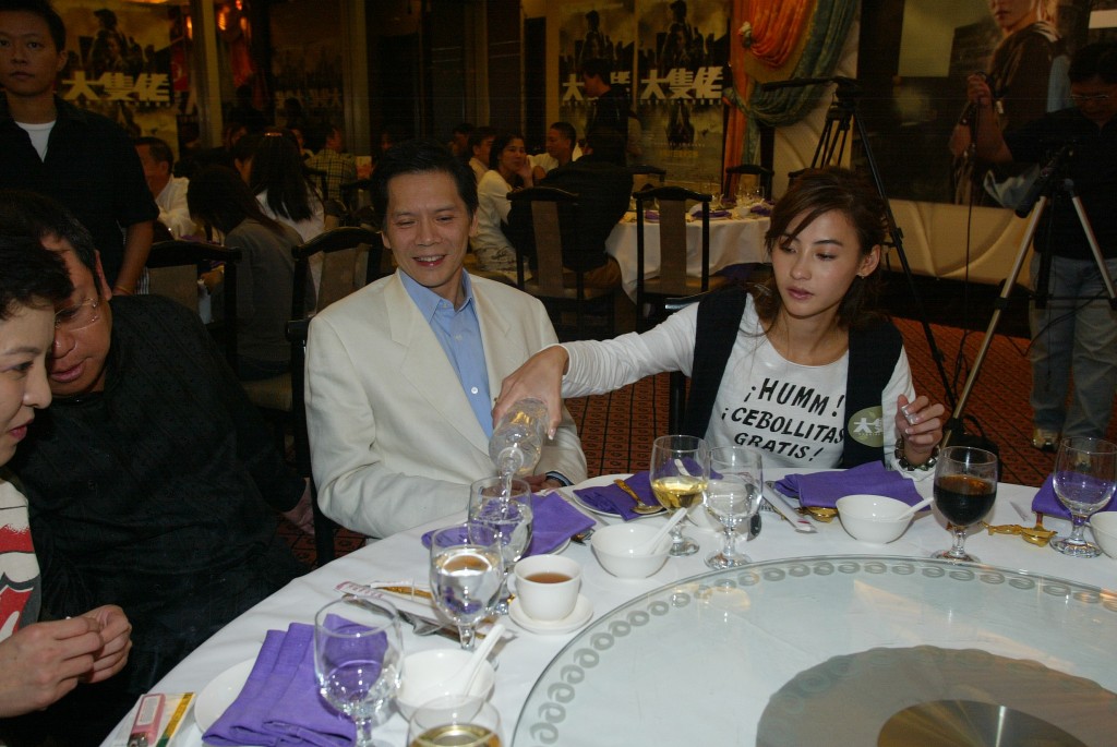 张栢芝曾是向华强中国星旗下艺人。