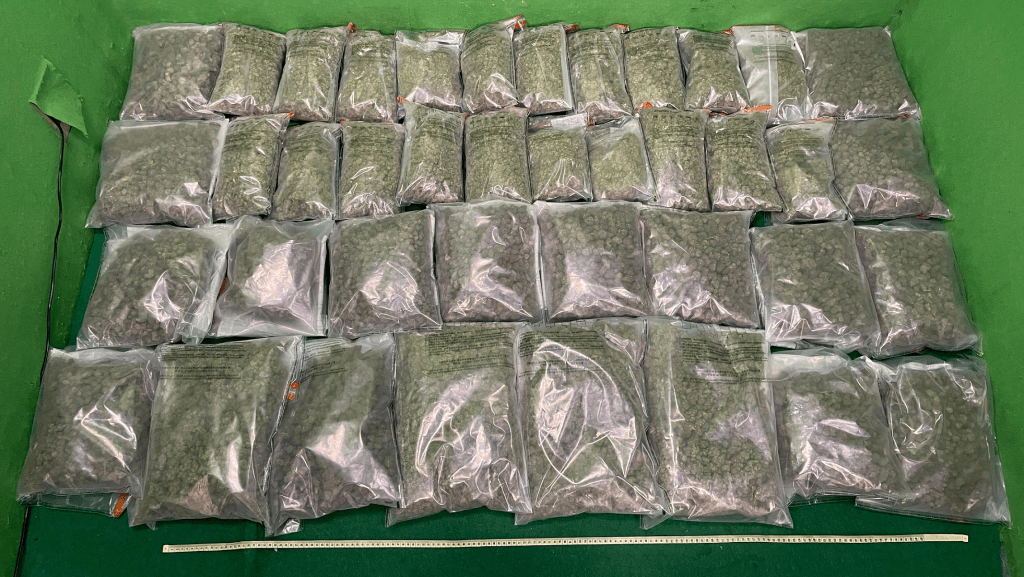35歲男台北經曼谷飛香港 海關截查行李檢320萬元大麻花。海關圖片