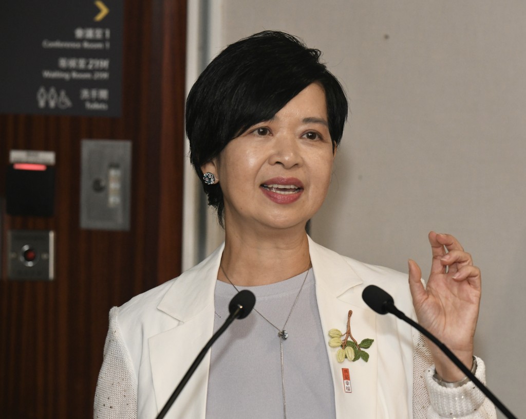 房屋局局長何永賢強調，事件不涉MiC組件問題。何君健攝