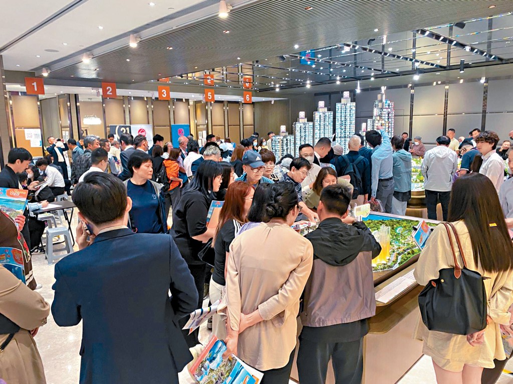西沙SIERRA SEA首日即收2000票，對比首張價單158伙超額約12倍。