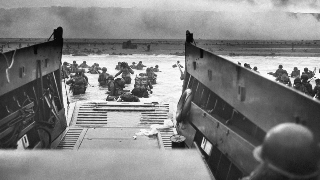 1944年6月6日西方盟軍在法國諾曼第搶灘，美國陸軍第1步兵師第16步兵團E連參與第一波攻擊。 美聯社