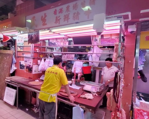 有豬肉檔販指,疫情令生意大受打擊。