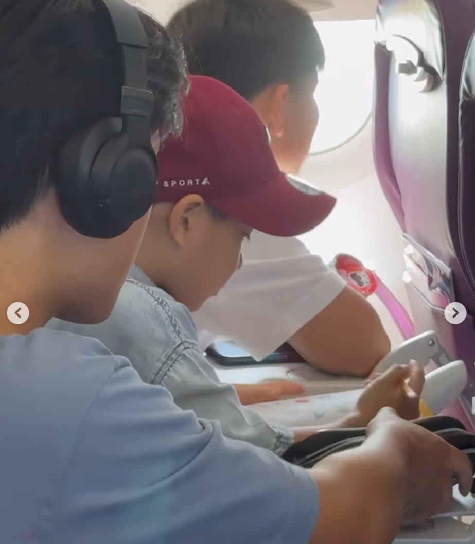 彥彥希望可以提早完成功課安心去玩,去旅行時亦自動自覺把握機程做功課。(圖片來源:IG@coffee89921) 彥彥希望可以提早完成功課安心去玩,去旅行時亦自動自覺把握機程做功課。(圖片來源:IG@coffee89921)