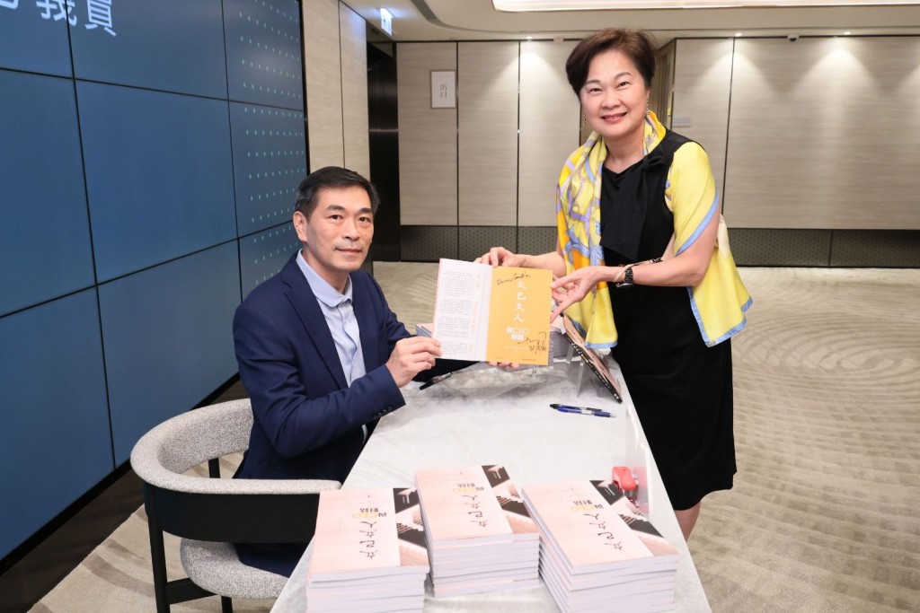 黃光耀《與CEO對話》限量紀念特輯義賣。 黃光耀《與CEO對話》限量紀念特輯義賣。