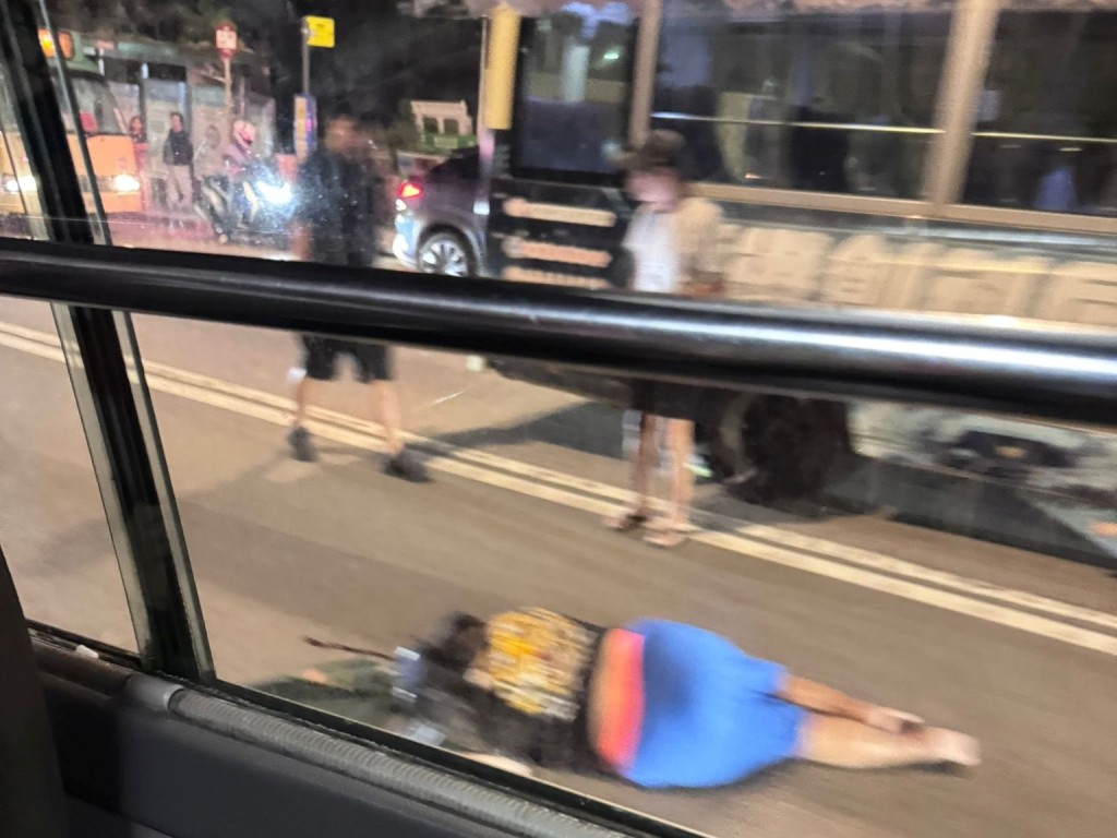 現場血跡斑斑。FB：車Cam L（香港群組）