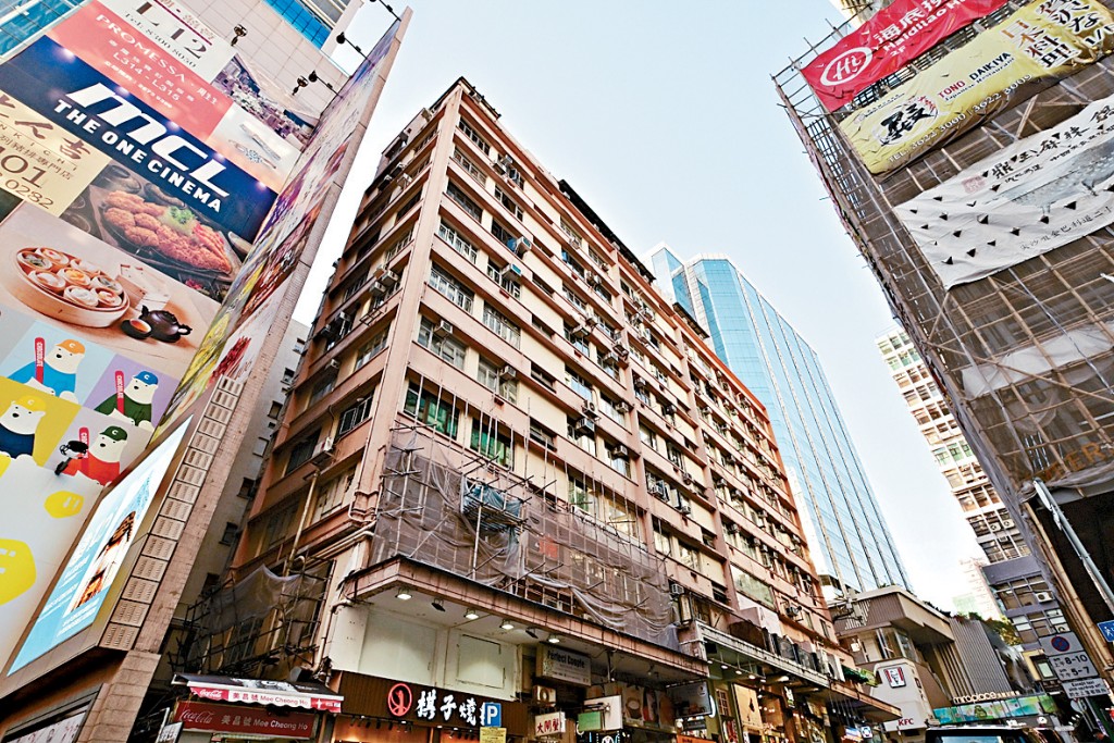 恒基昨以底價17.28億統一尖沙咀香檳大廈舊樓業權。