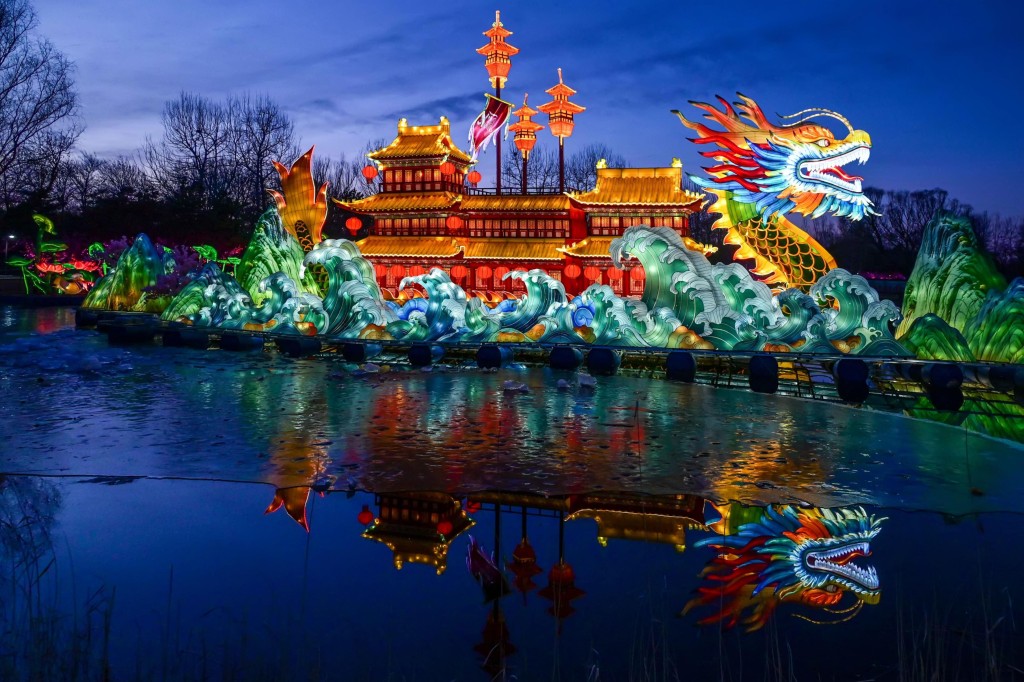 受沙塵暴影響,圓明園的春節燈會暫停。北京日報 受沙塵暴影響,圓明園的春節燈會暫停。北京日報