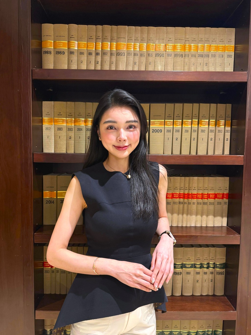 Natalie今年一月獲高等法院認許為大律師。《中大校友》 Natalie今年一月獲高等法院認許為大律師。《中大校友》