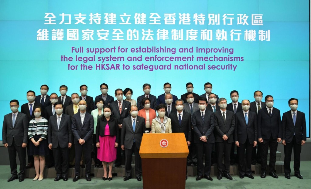 行政長官林鄭月娥見記者。