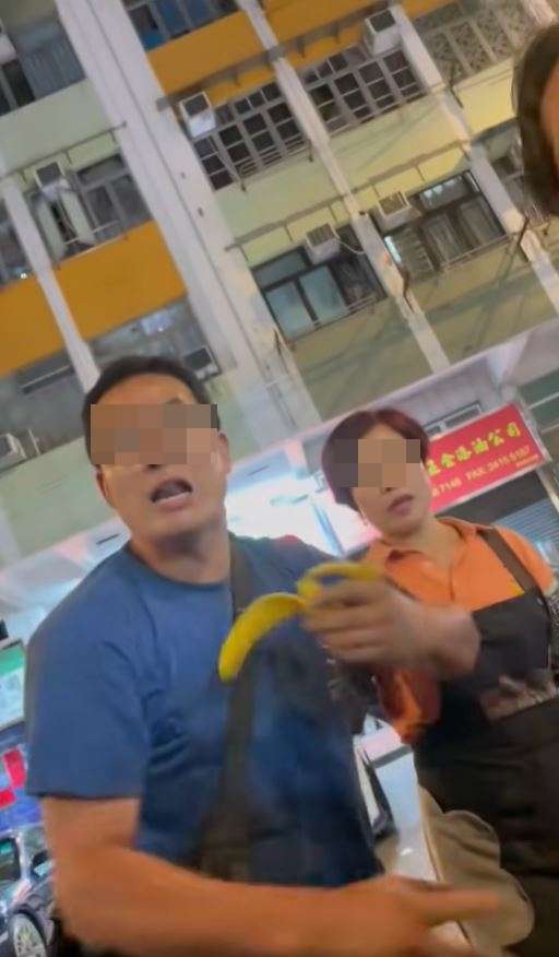 藍衫「四眼男」指司機「玩嘢」和「玩串」。fb車cam L（香港群組）圖片