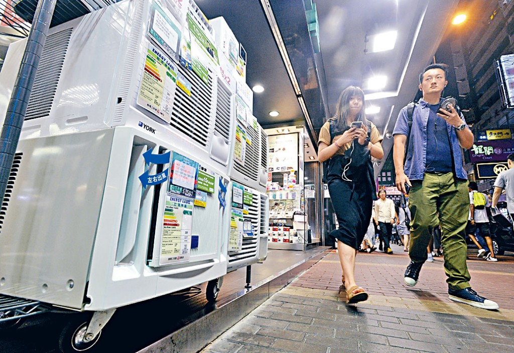 冷氣機能源效益標籤都標示為一級，但慳電程度各異。