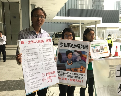 譚凱邦(左)倡加入打擊炒賣等選擇。