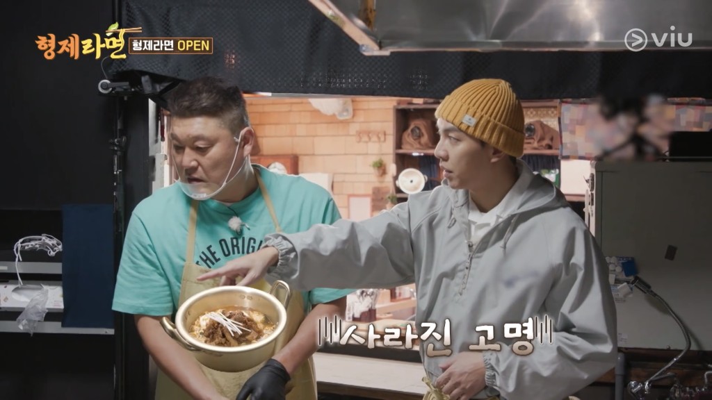 姜虎東和李昇基負責廚房部分。