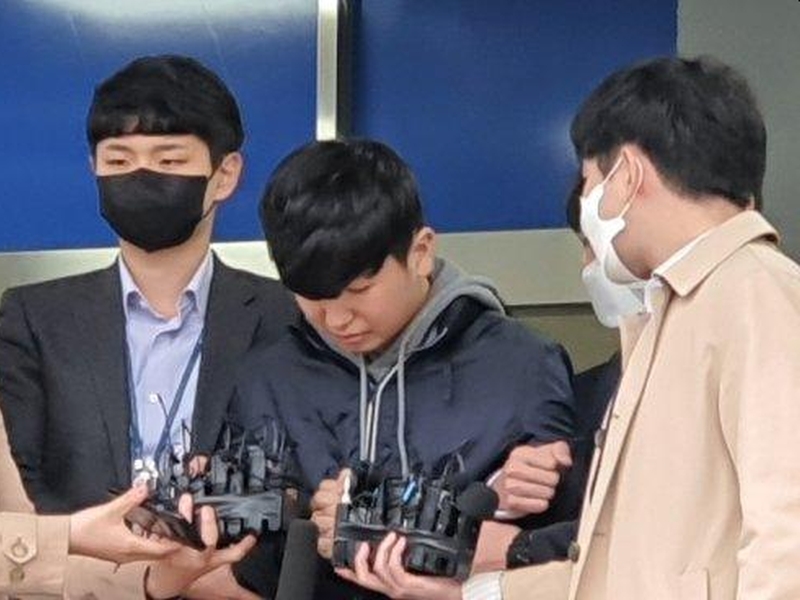 18歲「N號房」共犯姜勳早前被公開示眾。(網圖)