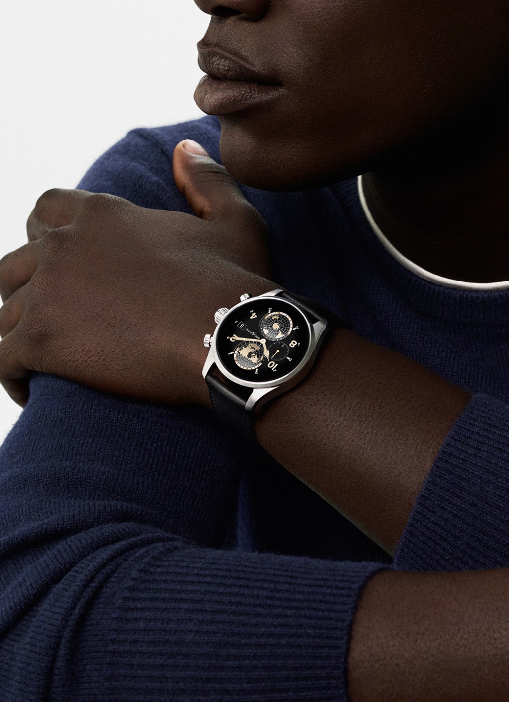 Montblanc Summit 3，42mm鈦金屬表殼，搭載Wear OS by Google 3.0表殼，售價$10,400。