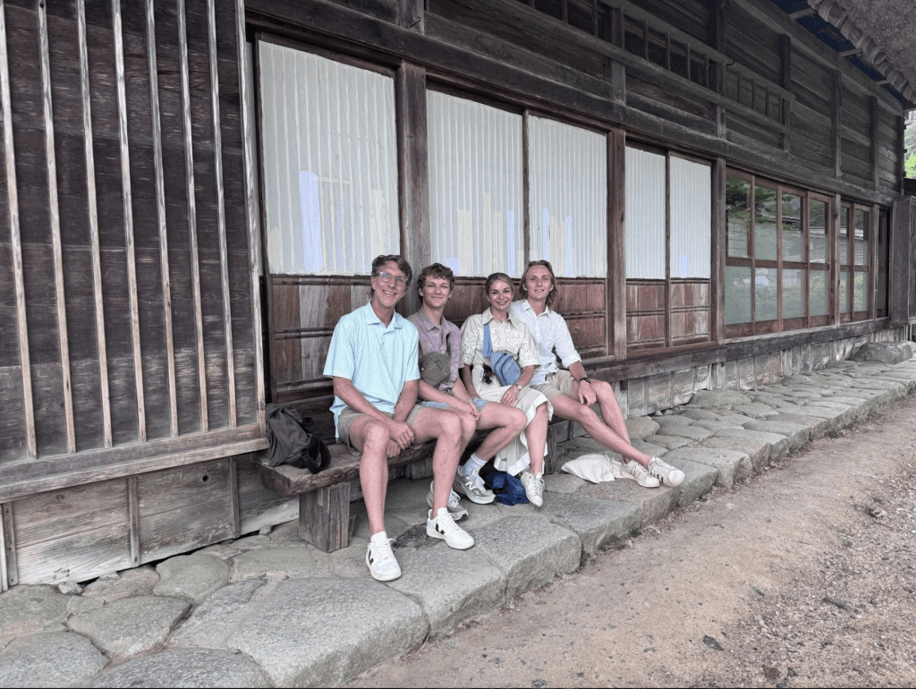 生前熱愛大自然的希堅保咸，原本是與父親基斯（Keith）、母親南西（Nancy）及弟弟一同赴日，慶祝弟弟順利畢業。網圖（下同）