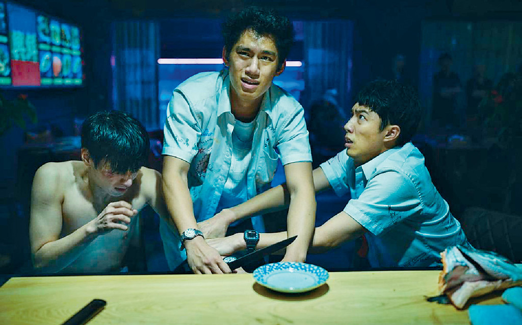 終於知驚
■3人玩大咗，最終玩出血，知驚但冇得補救了。
