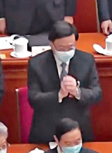 ■國家主席習近平離場時,主動向行政長官李家超打招呼,李家超作揖還禮。