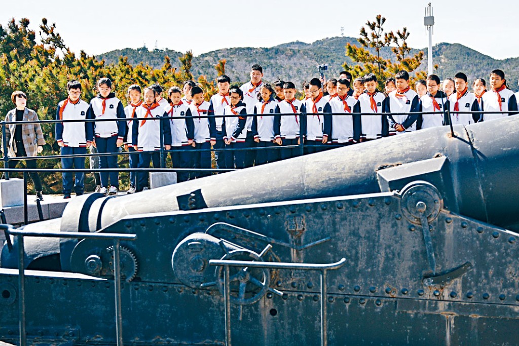 山東威海中學生參觀國家安全培訓基地。