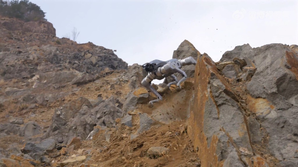 宇樹科技「Unitree As2」四足機械人規格強勁。微博@宇樹科技