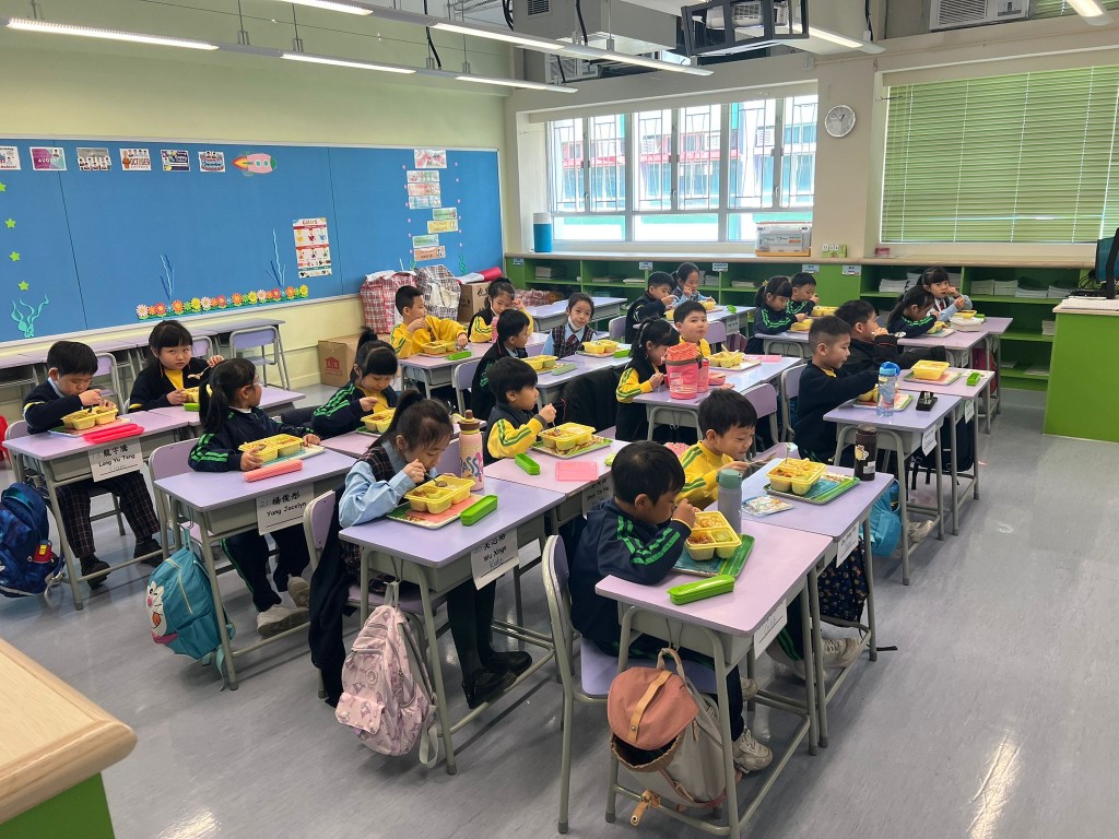 學校已於12月15日開始，分年級到新界婦孺福利會基督教銘恩小學及大埔官立小學校復課。（圖片來源：FB@大埔浸信會公立學校）