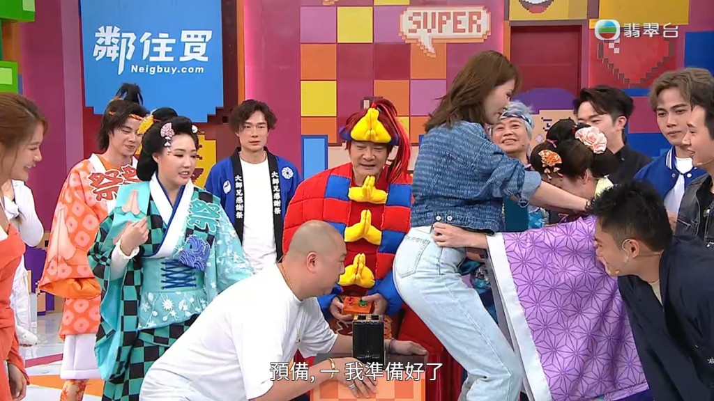 Bob頭頂吳若希臀部。 Bob頭頂吳若希臀部。