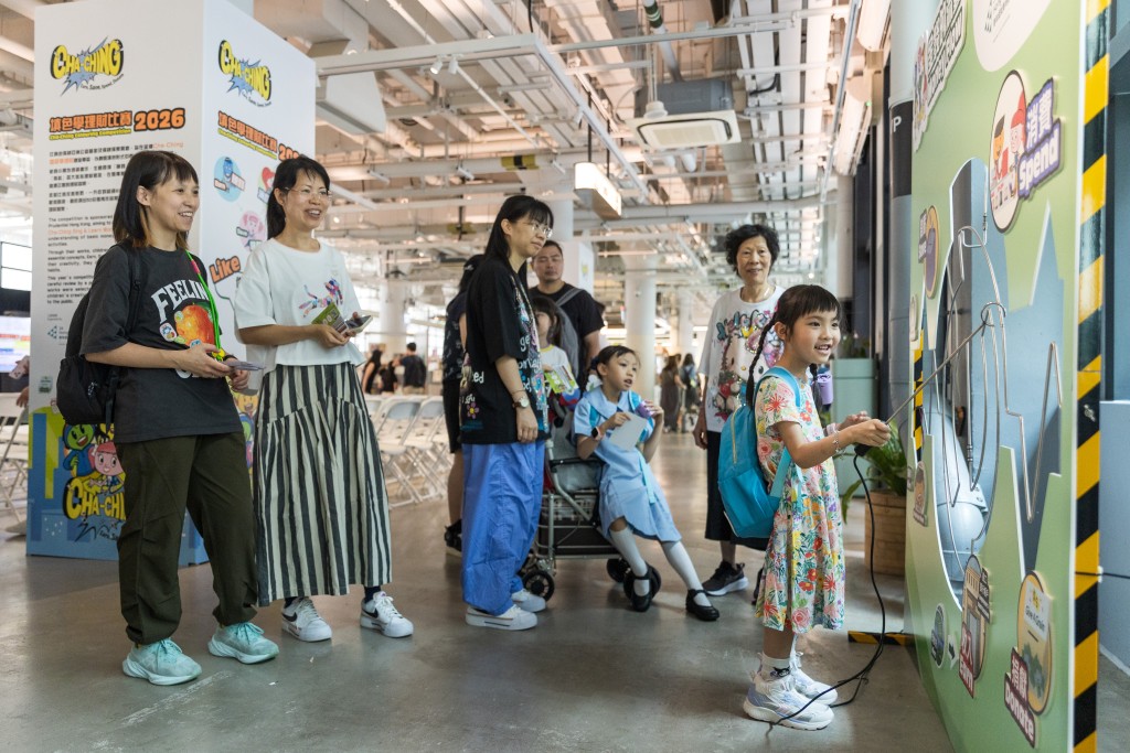 現場設有多個以理財主題的互動遊戲攤位。
