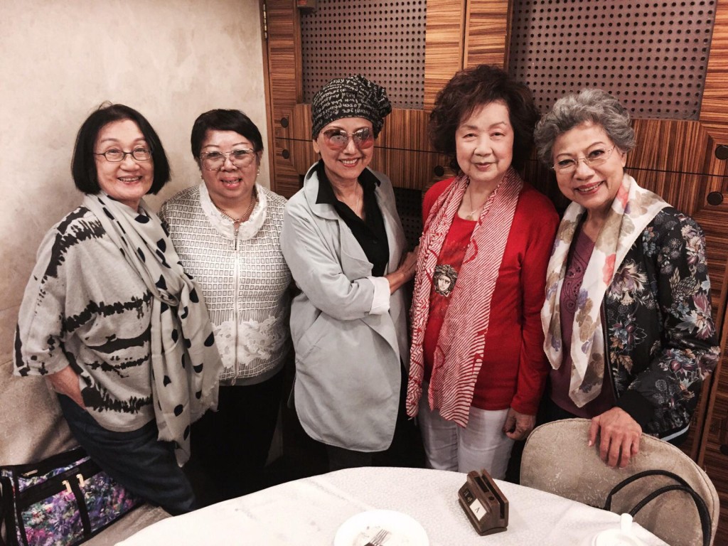 左起：茜子、爽、江雪、薇姐、羅蘭姐希望再共敘。