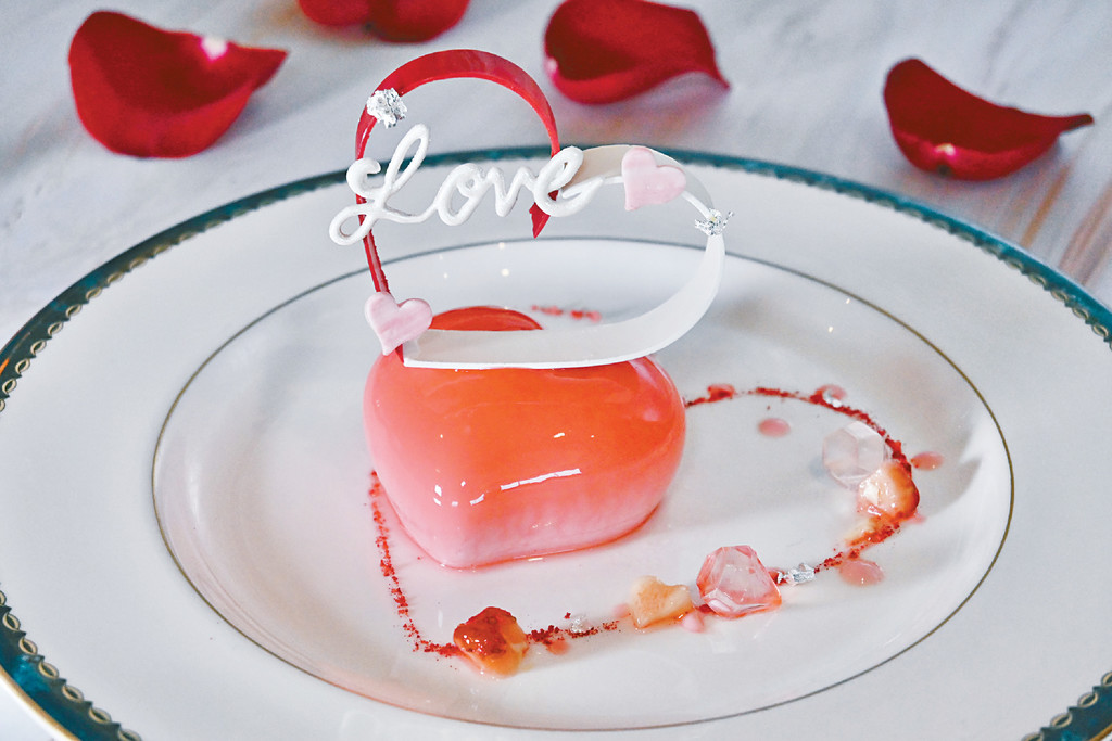 ■Harbour Grill嘅士多啤梨玫瑰慕丝蛋糕，啖啖都甜入心。