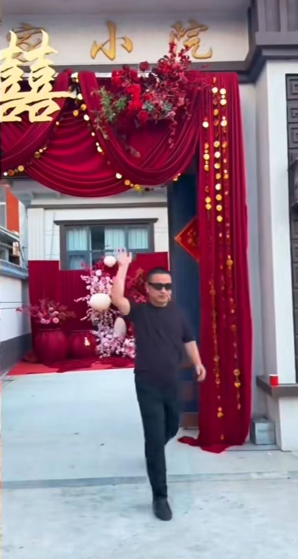 9人组成的河南“彩虹舅舅团”在网上成为焦点。