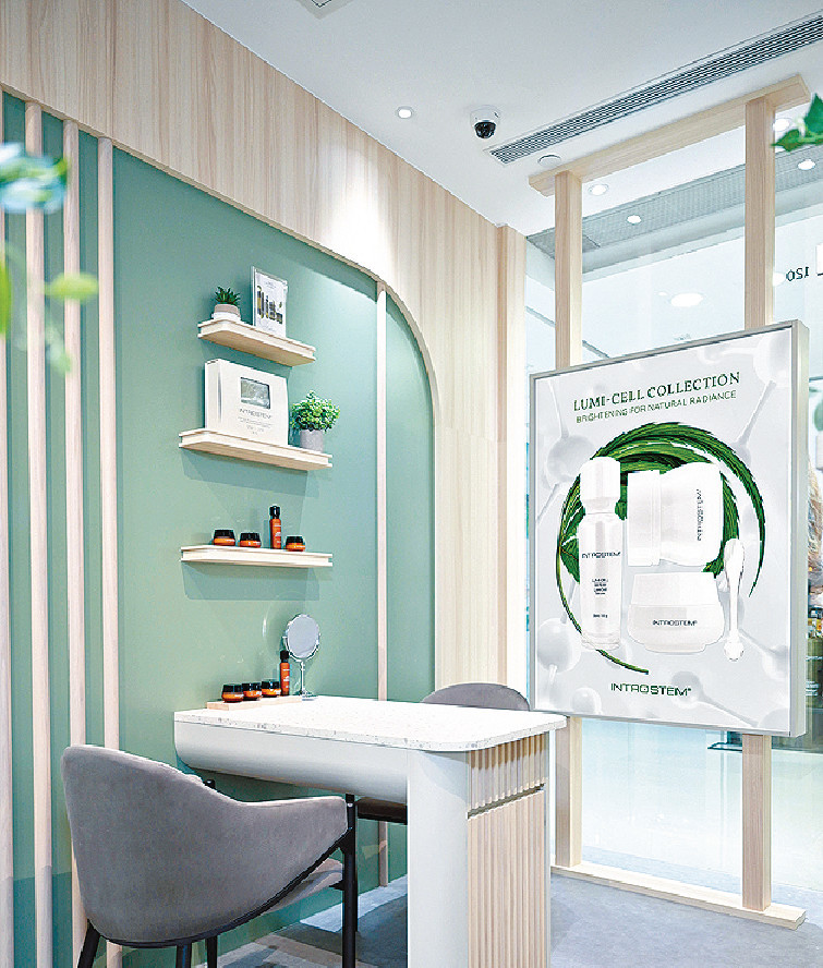 ■新店以簡潔裝潢為賣點，空間寬敞。