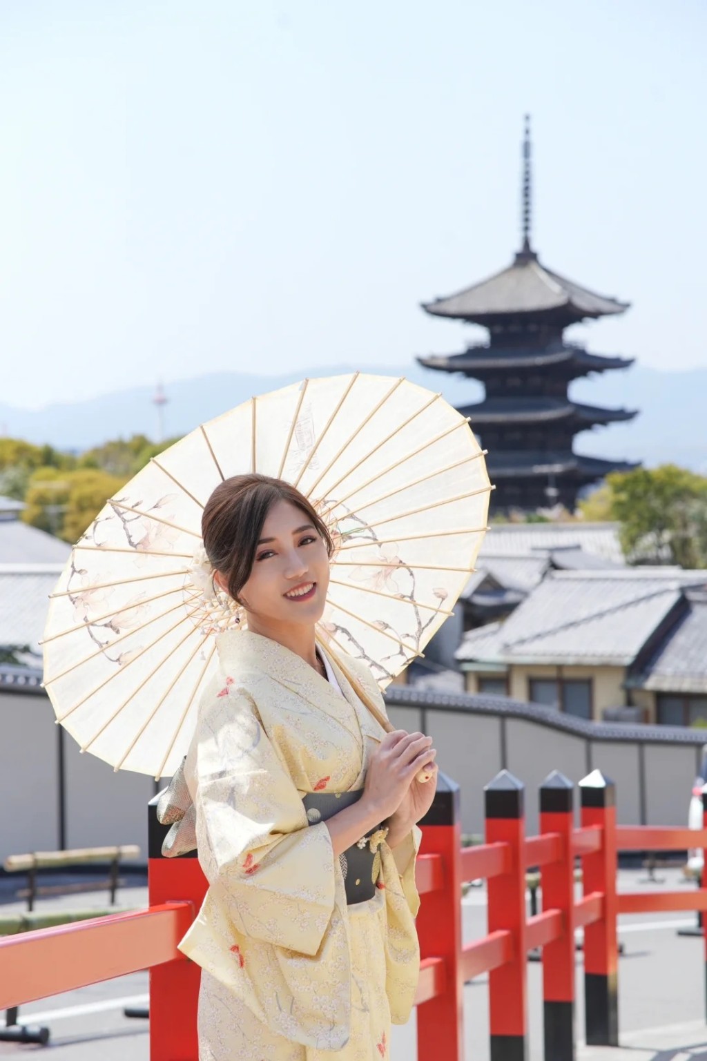 鄧潔瑩的粉絲都祝她前程似錦。