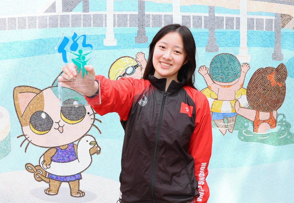 林资洋认为手上这个「香港杰出学生」奖项推动自己日后要做得更好。徐嘉华摄