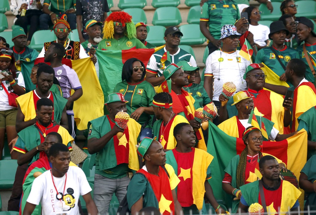 喀麦隆赢波出线球迷兴奋。REUTERS