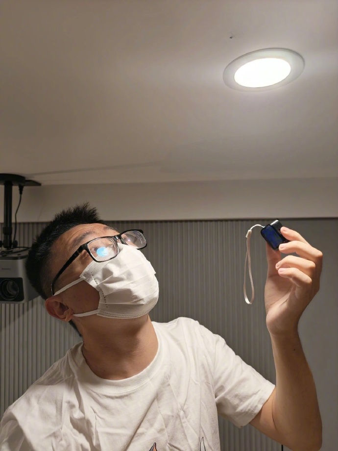 周宁河找出酒店的偷拍镜头。南风窗