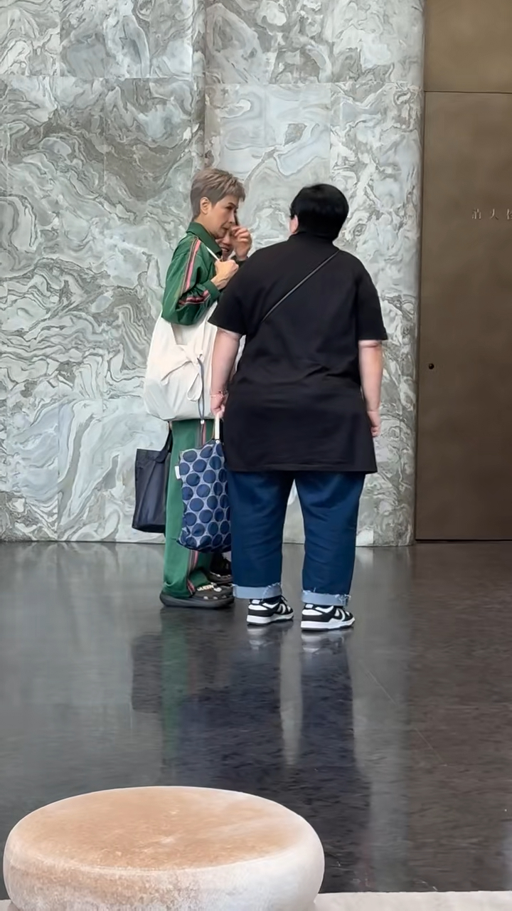 邵美琪一頭銀絲非常搶鏡。