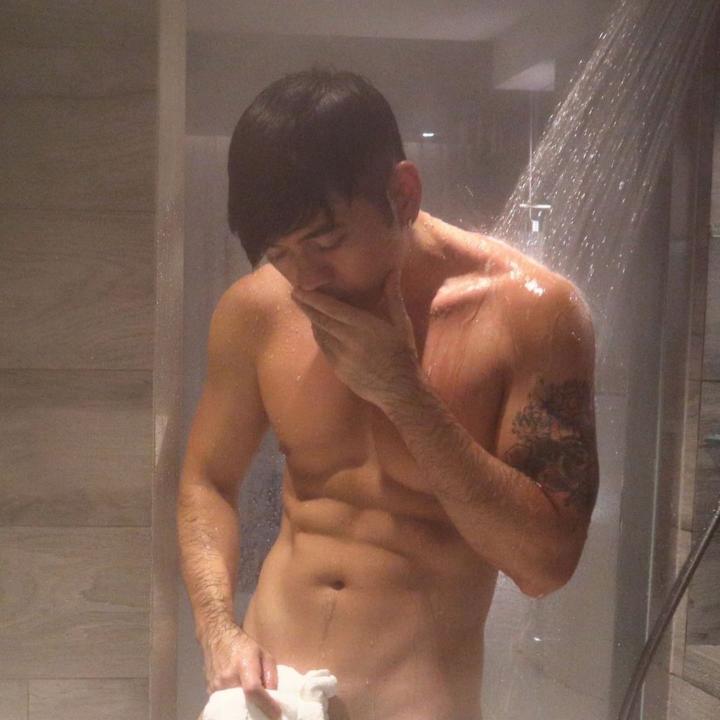 Nelbon是一名港泰混血兒。