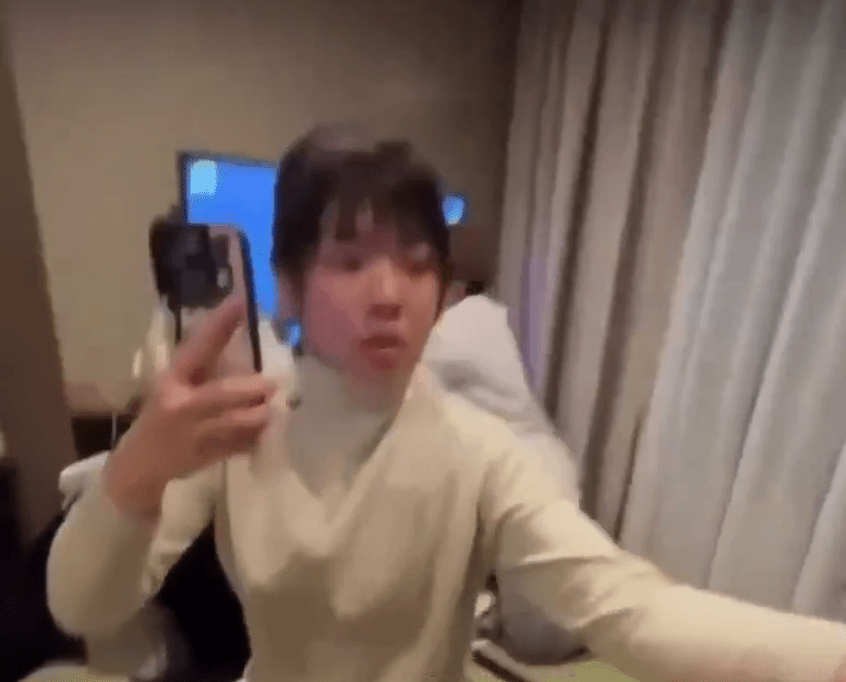 日本遇地震,台灣旅客捨身護電視成網上熱話。 @allenwu_11658 日本遇地震,台灣旅客捨身護電視成網上熱話。 @allenwu_11658