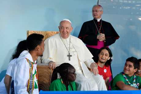 教宗參與歡迎他到訪的儀式。路透社
