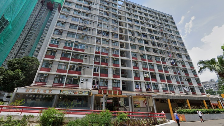 政府圍封東頭(二)邨安東樓。網上圖片