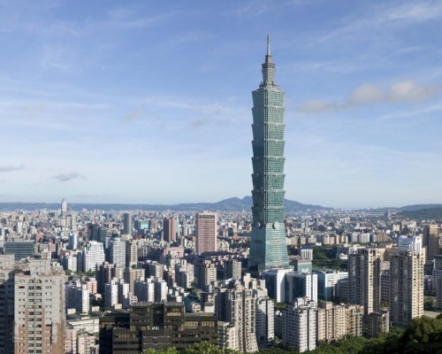 台灣當局澄清港人持特區護照申入台證政策不變。網上圖片